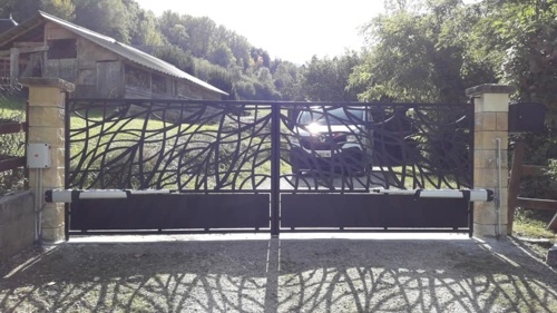 Automatisme de portail BFT installé par Ateliers Ejarque sur la ville de Chambéry