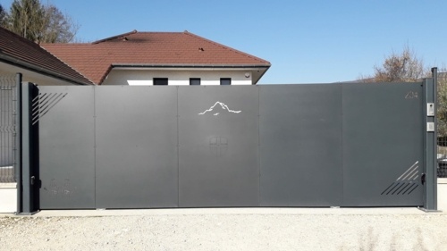 Moteur de portail coulissant Ateliers Ejarque moteur ARES VELOCE de la marque BFT