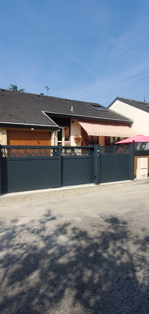 Portail télescopique motorisé cellule BFT Thea sur la commune de Barby dans le 73 installé par Ateliers Ejarque